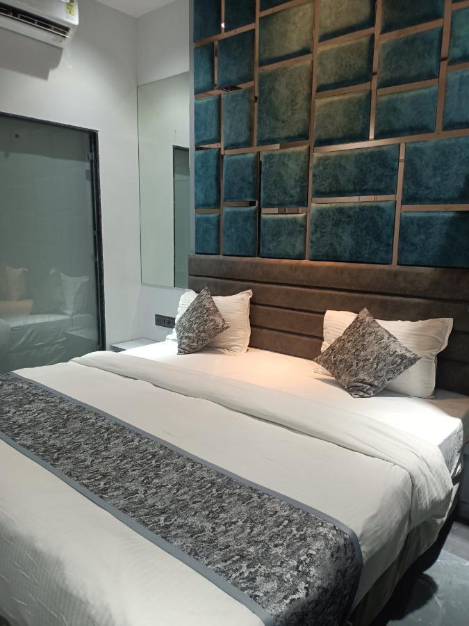Hotel The Lowell 수라트 외부 사진
