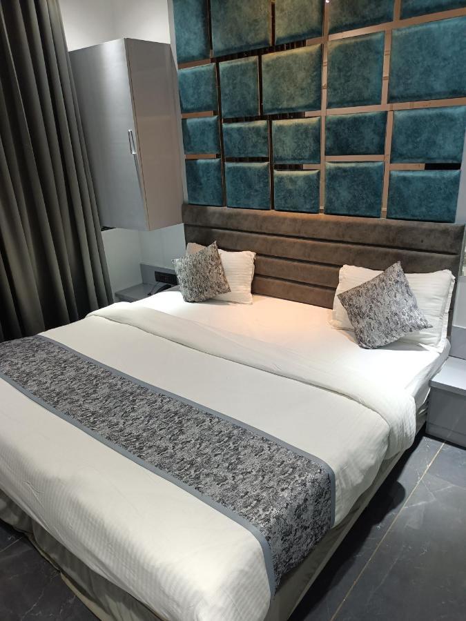Hotel The Lowell 수라트 외부 사진