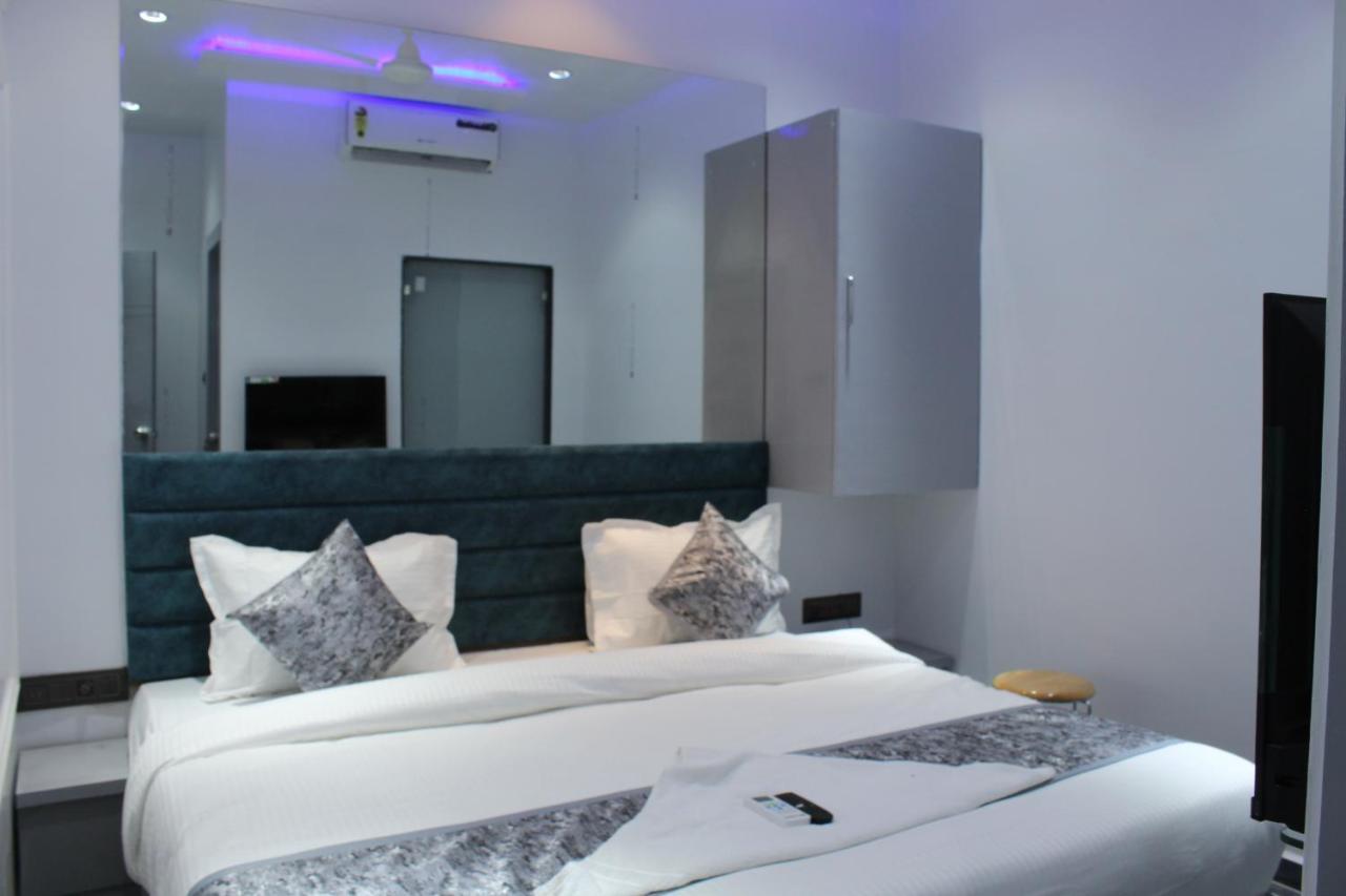 Hotel The Lowell 수라트 외부 사진