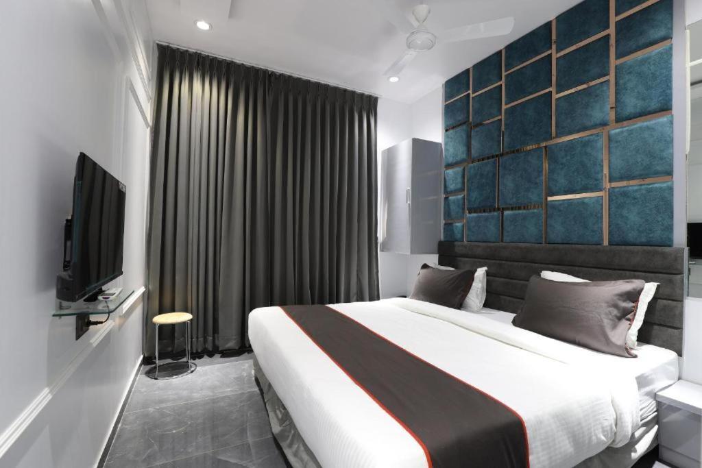Hotel The Lowell 수라트 외부 사진