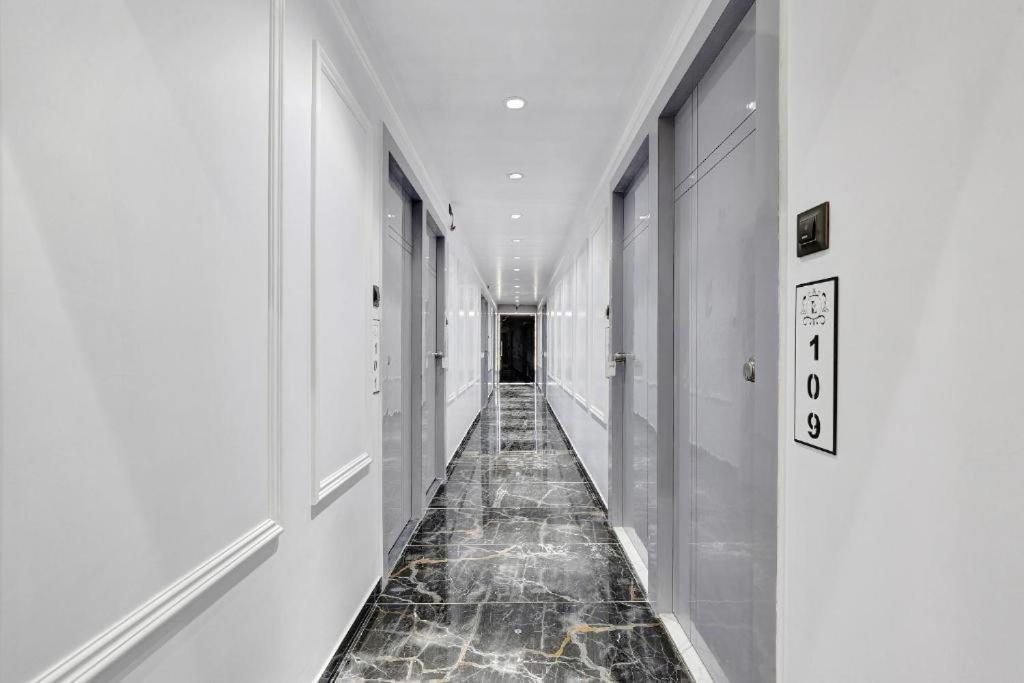 Hotel The Lowell 수라트 외부 사진