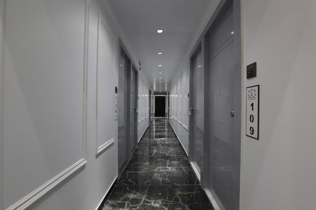 Hotel The Lowell 수라트 외부 사진